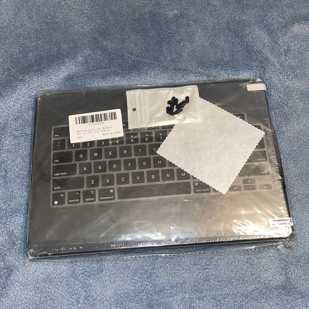 MacBook Pro 14” cover with keyboard cover
